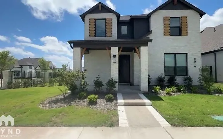 9516 Dahlia Blvd — Photo 1