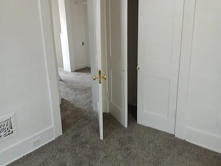 553 Brighton Ave — Photo 7