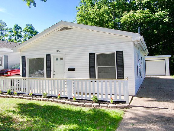 3rd image of 1436 E Fairoaks Ave
