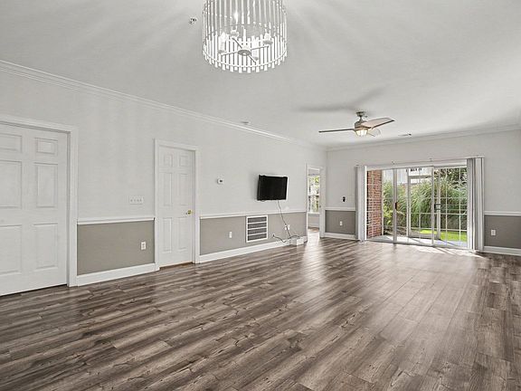 3rd image of 4872 Dahlia Ct. #105