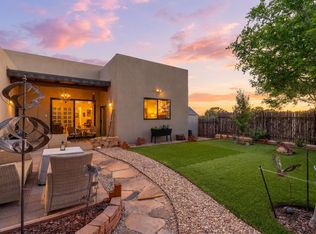 1 Flower Garland Rd, Santa Fe, NM 87508