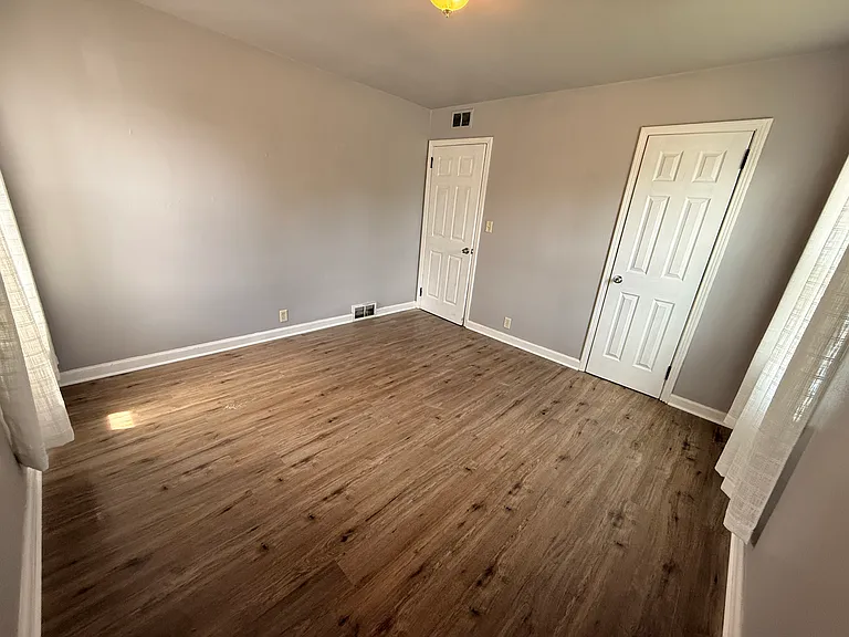 4010 W Lancaster Ave — Photo 1