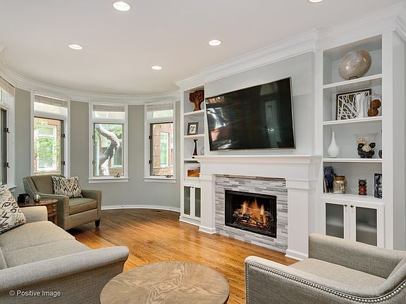 2nd image of 2937 N Lakewood Ave