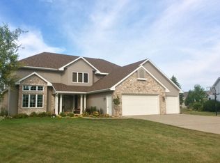 1194 Shetland Pl, De Pere, WI 54115