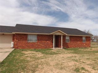 720 E 7th St, Olustee, OK 73560