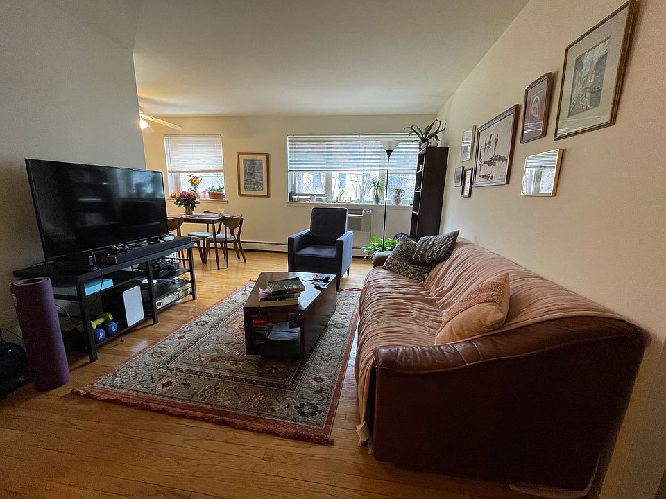 1st image of 543 W Briar Pl #535-251