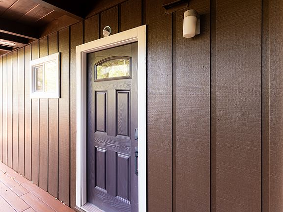 4th image of 1087 Los Trancos Rd