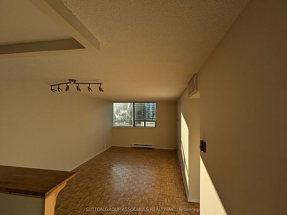 3rd image of 914 Yonge St #2004