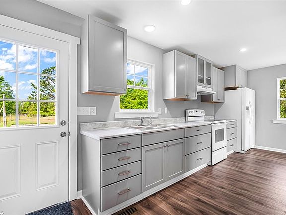 5th image of 145 Green Leaf Ln