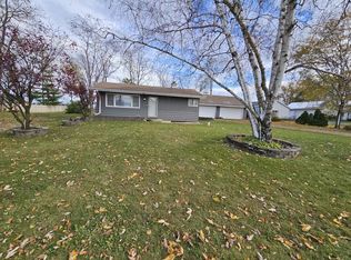 9502 3rd Ave, Cary, IL 60013