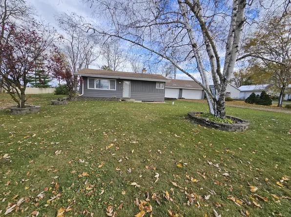 9502 3rd Ave, Cary, IL 60013