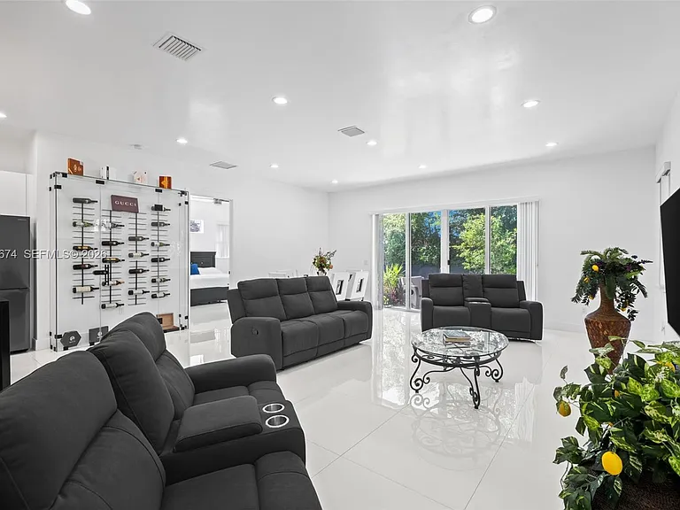 2962 NW 10th Ct — Photo 13