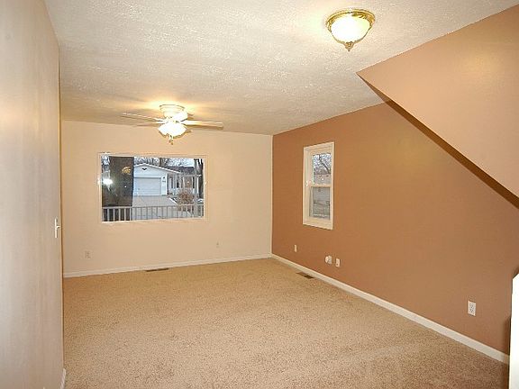 3rd image of 402 Wherritt Ln