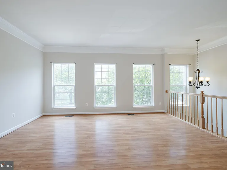 5319 Waldo Dr — Photo 6