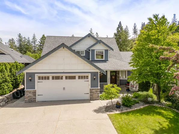 2423 Paramount Dr, West Kelowna, BC V4T 3K4