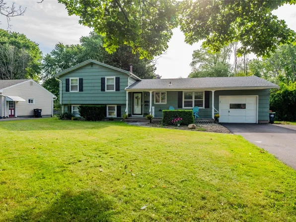 70 Barlow Dr, Rochester, NY 14626