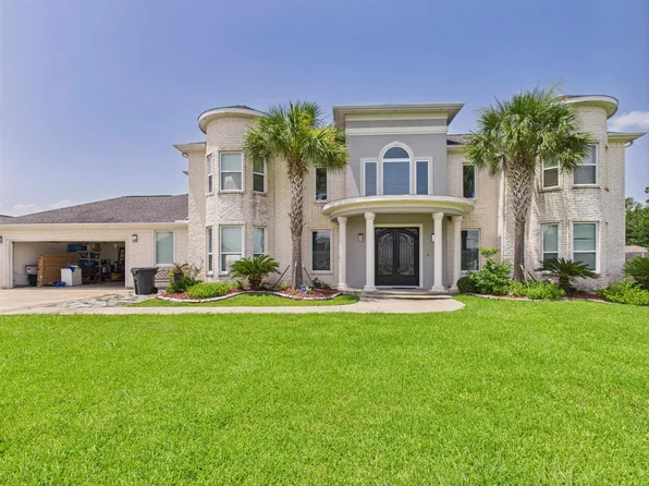 628 Continental Dr, Bridge City, TX 77611