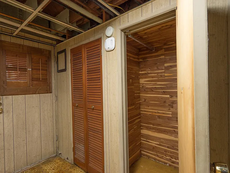202 S Courthouse Rd — Photo 24