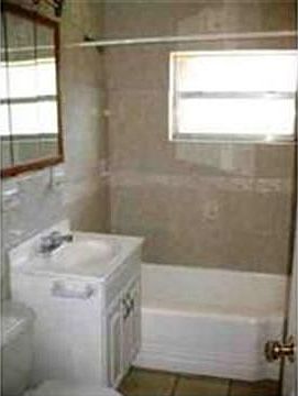 3rd image of 2624 NE 2nd Ave