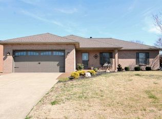 2800 Woodside Dr, Newburgh, IN 47630