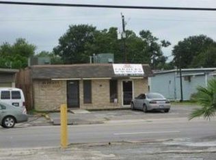 1936 Strawberry Rd, Pasadena, TX 77502