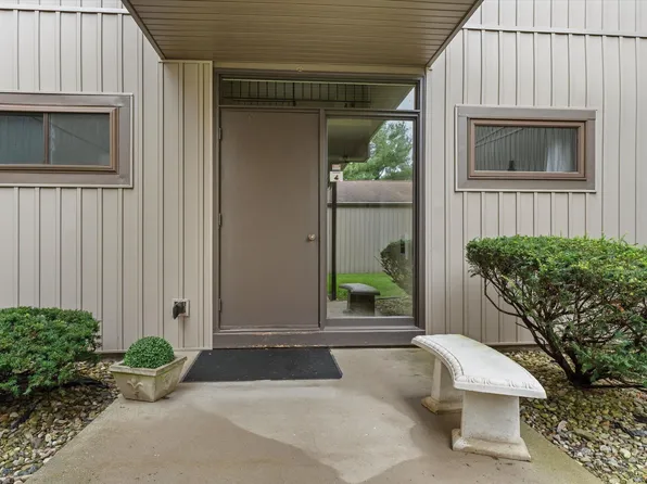 2017 Waterview Ct APT D, South Bend, IN 46637