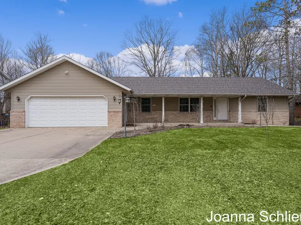 381 Quarterline St, Newaygo, MI 49337
