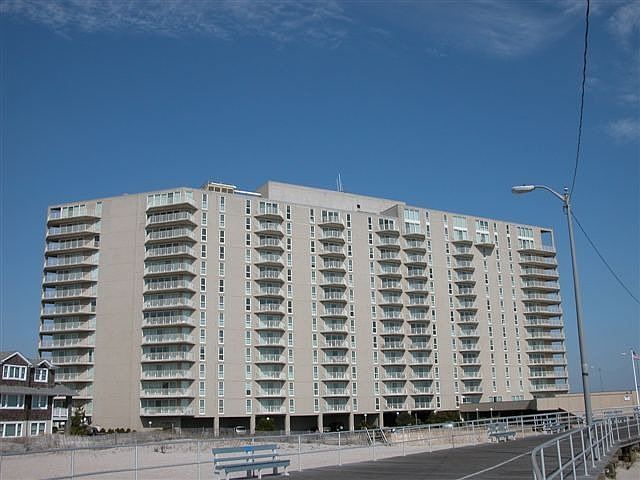 1st image of 921 Park Pl APT 303