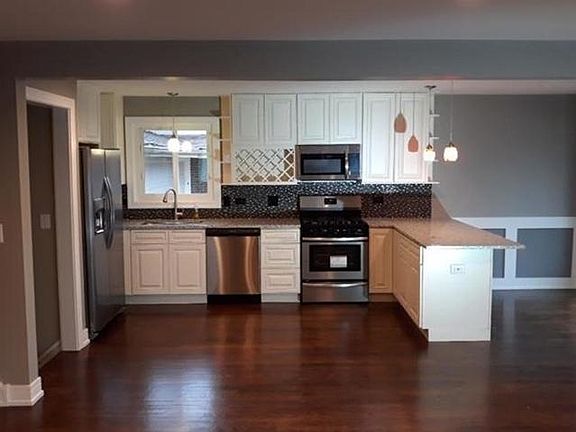 3rd image of 15221 Blackstone Ave