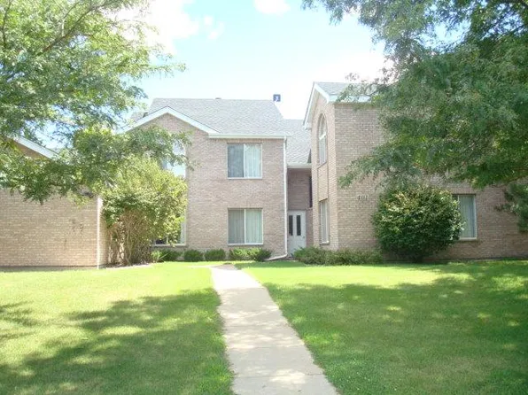 400 Parkside Dr, Elburn, IL 60119