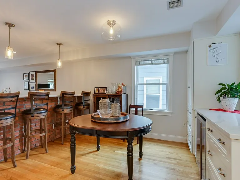 214 W 7th St #2L — Photo 37