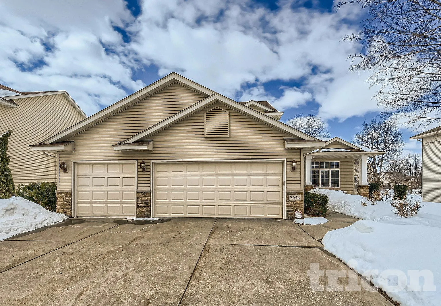 2056 Staghorn Drive Shakopee MN — Photo 2