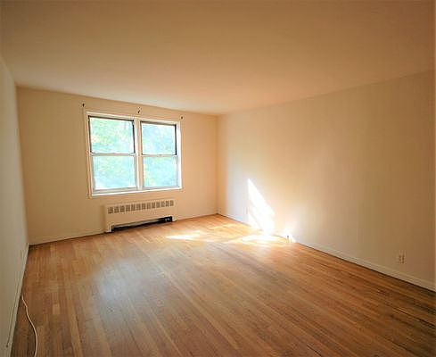 2nd image of 2675 Henry Hudson Pkwy W APT 5L