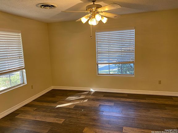 4th image of 309 LANTANA LN