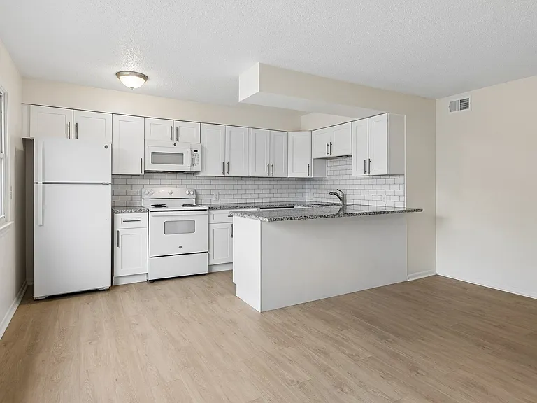 1056 S 29th St #9 — Photo 3
