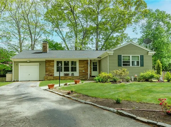 220 Alvin St, Warwick, RI 02886