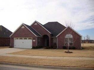 1901 S Pumpkin Ridge Dr, Fayetteville, AR 72701