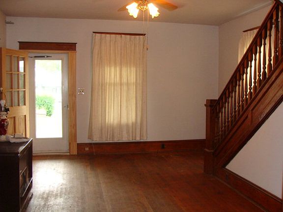 5th image of 1040 W Main St