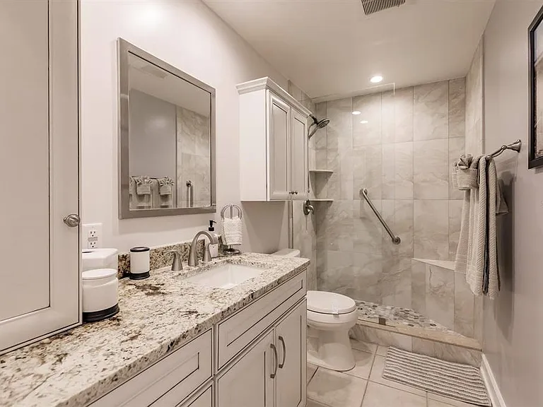 1255 E Peppertree Dr #403 — Photo 16