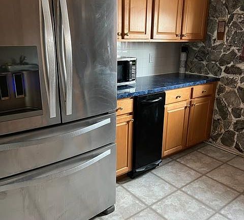 3rd image of 1114 W Oxford St