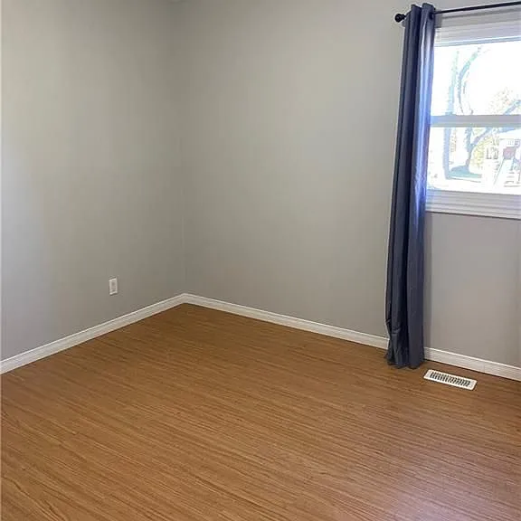 34 Eureka St — Photo 11