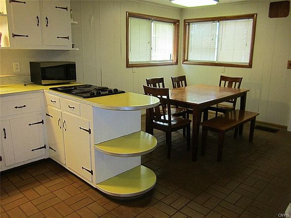 5th image of 424 Tower Avenue