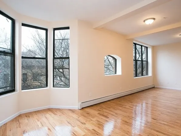 194 Vernon Avenue image 1 of 18