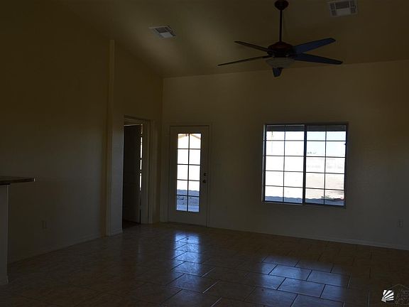 2nd image of 2060 E San Pedro St