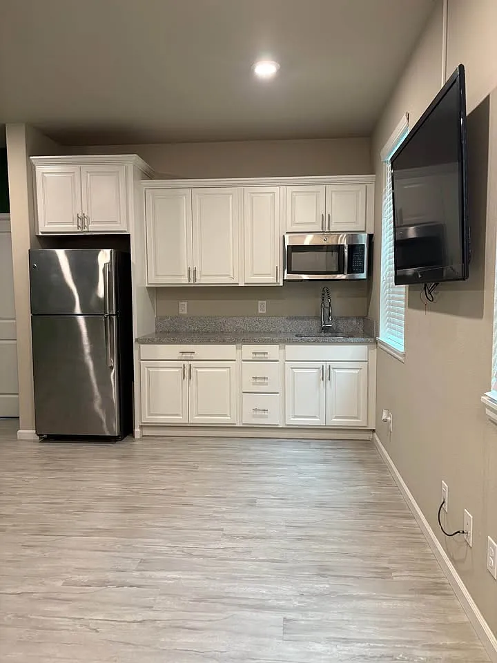 1 bed, 1100 sqft, $1,900 — Photo 1