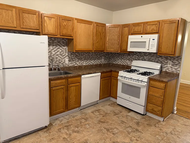 6133 Elmwood Ave — Photo 8