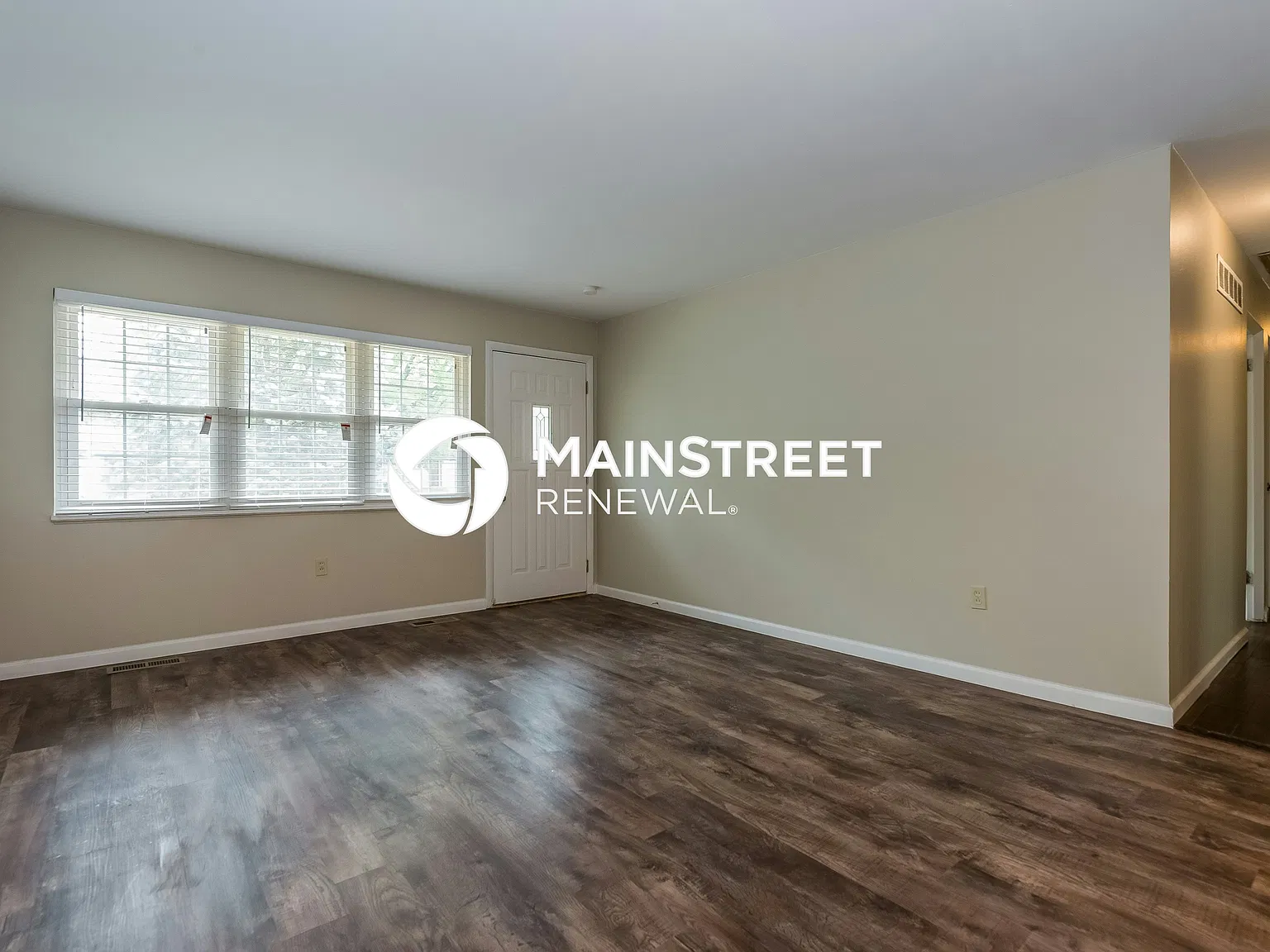 1325 Arlington Dr — Photo 2