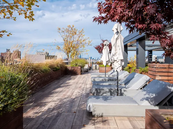 329 Gates Avenue image 17 of 19