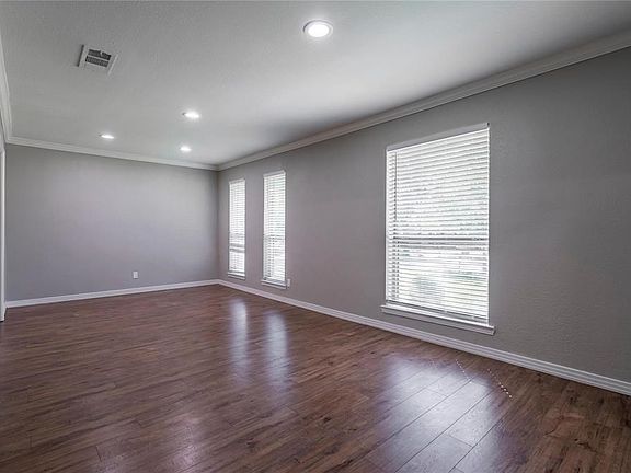 2nd image of 1116 Edgefield Dr