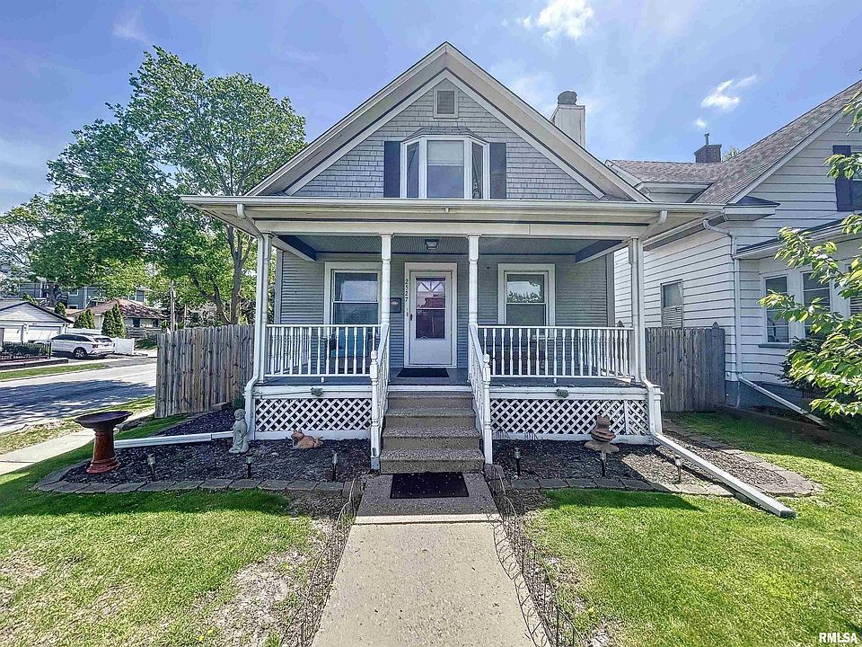 2527 Iowa St, Davenport, IA 52803 Zillow